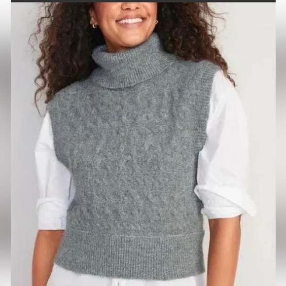 Old Navy Women’s Grey Sleeveless Cropped Cable-Knit Turtleneck Sweater Vest - Picture 3 of 13